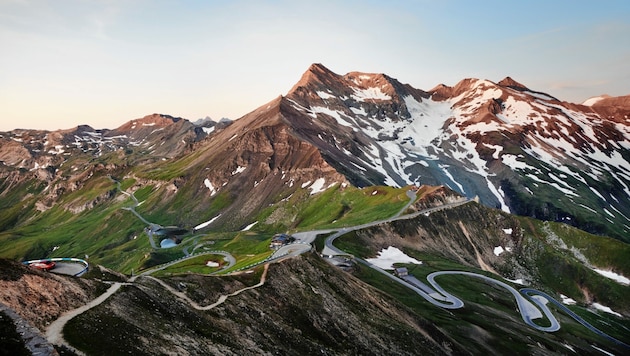 Die Großglockner Hochalpenstraße führt einmal quer über die Alpen und bis auf über 2571 Meter Seehöhe (Bild: © SalzburgerLand Tourismus/Michael Königshofer)