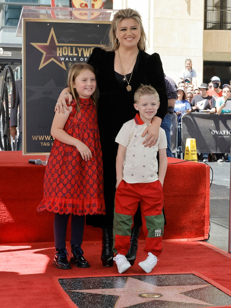 Kelly Clarkson feierte ihren Stern mit ihren Kindern. (Bild: 2022 Getty Images)