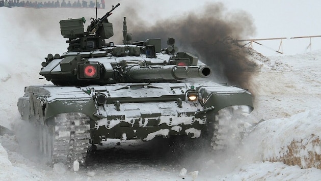 Der russische T-90 ist der fortschrittlichste Panzer, dennoch mangelt es den Russen wegen der Sanktionen an Bauteilen. (Bild: Creative Commons)