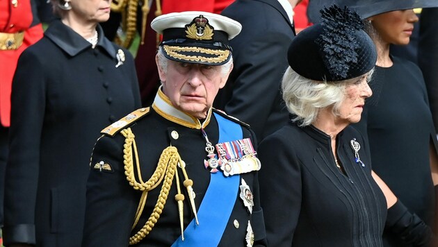 König Charles und Queen Consort Camilla beim Staatsbegräbnis von Queen Elizabeth II. (Bild: Anthony Harvey / Action Press / picturedesk.com)