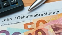 Mehr im Börsel: Der Mindestlohn steigt heuer auf rund 2000 Euro netto. Die Betroffenen freut’s. (Bild: stock.adobe.com - Stockfotos-MG)