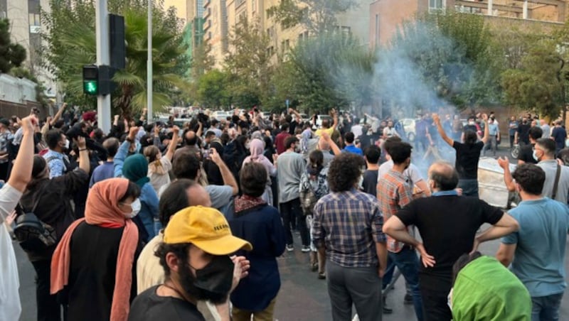 Proteste nach dem Tod von Mahsa Amini im Iran (Bild: AFP)