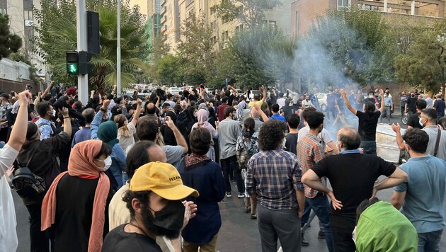 Proteste nach dem Tod von Mahsa Amini im Iran (Bild: AFP)