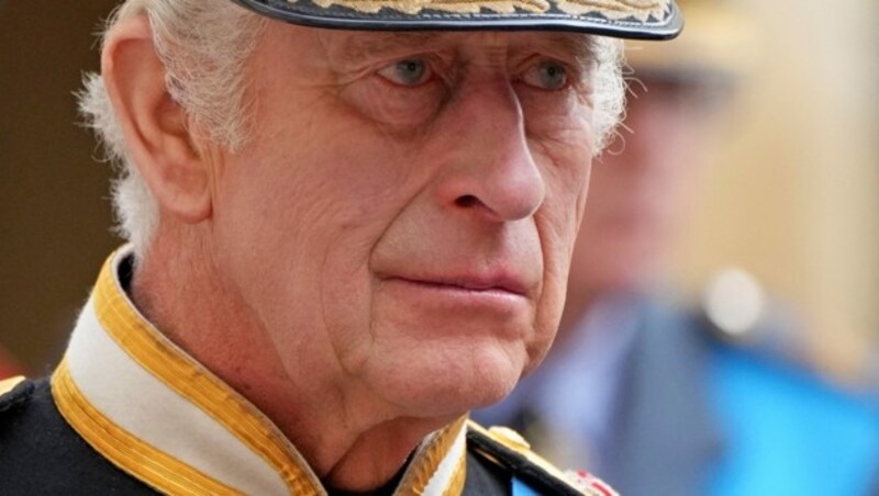 König Charles bei den Trauerfeierlichkeiten für seine Mutter Queen Elizabeth II. sichtlich bewegt. (Bild: APA/Photo by Jon Super/AFP)