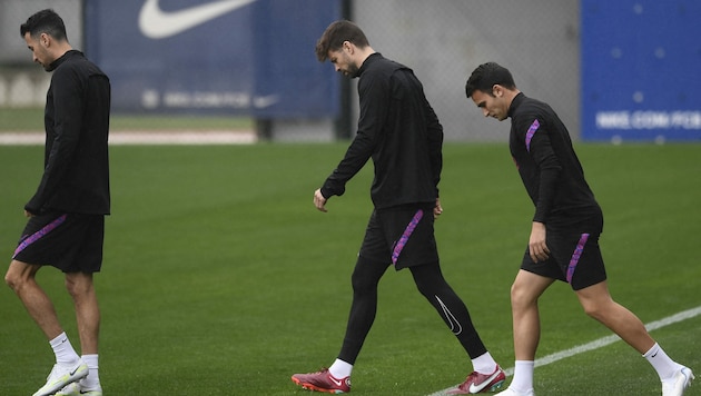 Sergio Busquets (l.) mit Gerard Pique und Eric Garcia (Bild: AFP or licensors)