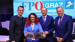 Die Grazer FPÖ-Spitze Claudia Schönbacher und Axel Kassegger (Mitte) mit Landesparteiobmann Mario Kunasek (rechts) und Stefan Hermann (Bild: Christian Jauschowetz)