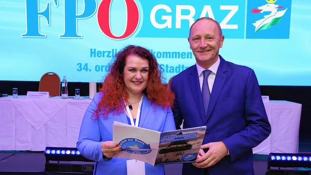 Die Grazer FPÖ-Spitze Claudia Schönbacher und Axel Kassegger: Der Nationalratsabgeordnete distanziert sich vom Rauswurf des Gemeinderats. (Bild: Christian Jauschowetz)