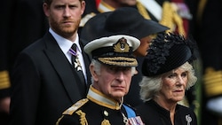Prinz Harrys Blitz-Besuch bei König Charles kam bei Königin Camilla gar nicht gut an. (Bild: APA/Photo by ISABEL INFANTES/AFP)
