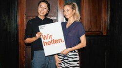 Für die Schauspielerinnen Ursula Strauss und Hilde Dalik ist Solidarität selbstverständlich. Sie haben ihren Klimabonus gespendet. (Bild: Caritas)