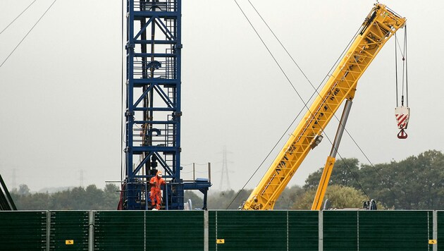 Eine Fracking-Anlage im Nordwesten Englands (Bild: APA/AFP/Oli SCARFF)
