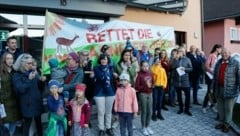 50 Adneter protestierten am Donnerstagabend gegen die Ausbaupläne (Bild: Tschepp Markus)