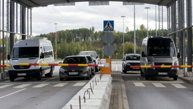 Russen an der Grenze zu Finnland (Bild: Lauri Heino / Lehtikuva / AFP) / Finland OUT)