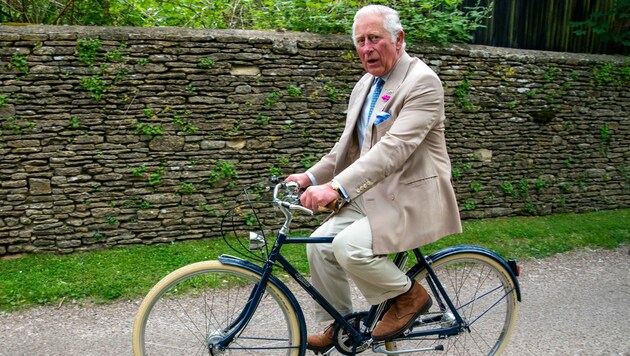 Der britische König am Fahrrad: Charles setzt sich schon seit Jahrzehnten für Umwelt- und Klimaschutz ein (Bild: APA/Photo by Arthur EDWARDS/AFP)
