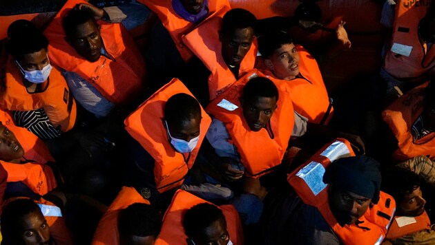 Flüchtlinge im August 2022 (Bild: AP Photo/Petros Karadjias)