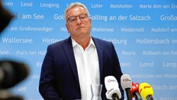 Heinrich Schellhorn nimmt im Landtag Platz. (Bild: Markus Tschepp)
