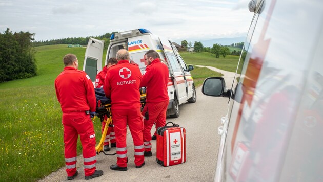 Ob Profi-Sanis oder Zivildiener zu einem Unfall anrücken, ist dem Zufall überlassen. (Bild: Österreichisches Rotes Kreuz)