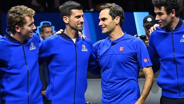 Roger Federer mit Novak Djokovic (Bild: AFP or Licensors)
