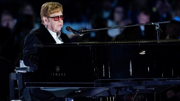 Elton John at a concert (Bild: AP)