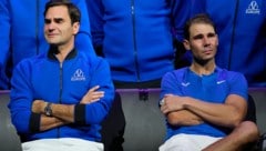 Tränen bei Roger Federer (li.) und Rafael Nadal (Bild: AP)