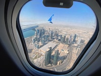 Die „Krone“ im Anflug auf Doha. (Bild: Klöbl Peter)