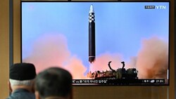 Das südkoreanische Fernsehen zeigte Bilder des Raketentests. (Bild: AFP)