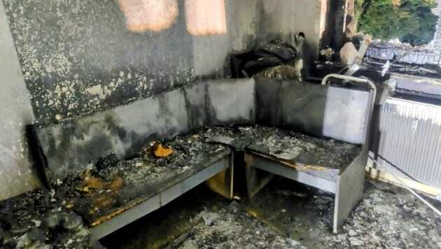 Die Küche brannte komplett aus (Bild: Stadtfeuerwehr Weiz)