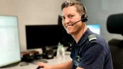 Europas bester Notrufdisponent kommt aus Wien: Klaus Steindl wurde zum europäischen „Dispatcher of the Year 2022“ gewählt. (Bild: APA/BERUFSRETTUNG WIEN)