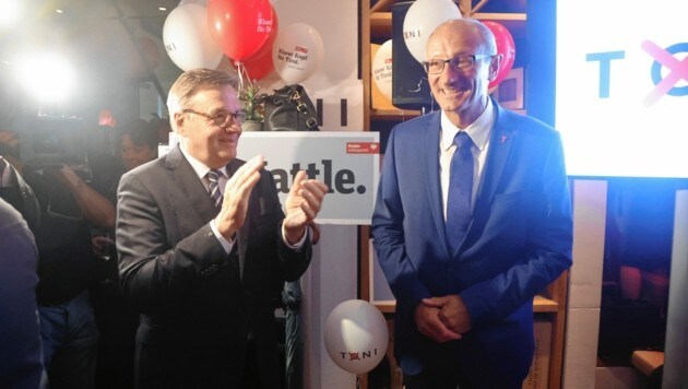 A pesar de la derrota, el gobernador Günther Platter (izquierda) y el principal candidato del ÖVP, Anton Mattle, vitorearon.  (Imagen: Birbaumer Christof)