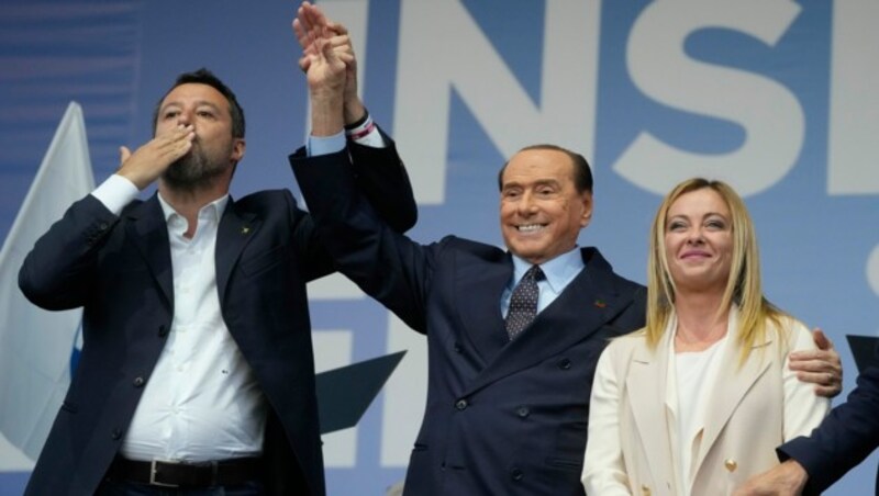 Die Parteichefs (v.l.): Matteo Salvini (Lega), Silvio Berlusconi (Forza Italia) und Giorgia Meloni (Fratelli d’Italia) (Bild: The Associated Press)