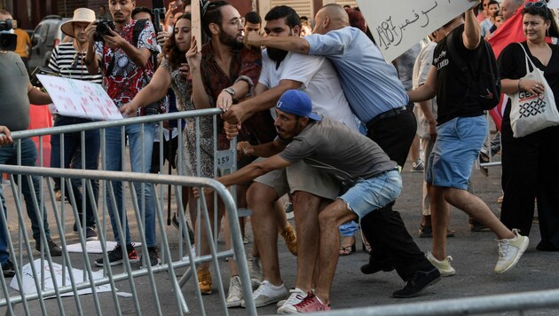 Seit Monaten kommt es in Tunesien zu Protesten. Das Land befindet sich in einer schweren wirtschaftlichen Krise. (Bild: APA/AFP/FETHI BELAID)