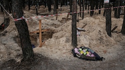 Gräber in Ukraine (Archivbild) (Bild: AFP/Yasuyoshi Chiba)