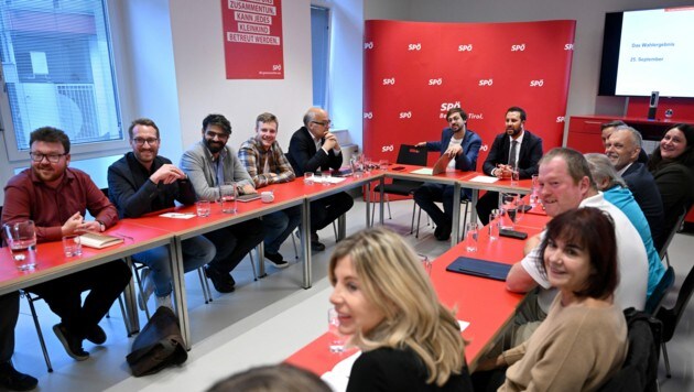 Los socialdemócratas tiroleses celebraron la reunión de la ejecutiva estatal del partido el lunes por la noche.  (Imagen: APA/ROLAND SCHLAGER)