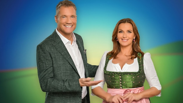 Armin Assinger und Barbara Karlich moderieren auch 2022 wieder „9 Plätze - 9 Schätze“. (Bild: ORF)