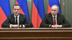 Dmitri Medwedew und Wladimir Putin (Bild: AFP)