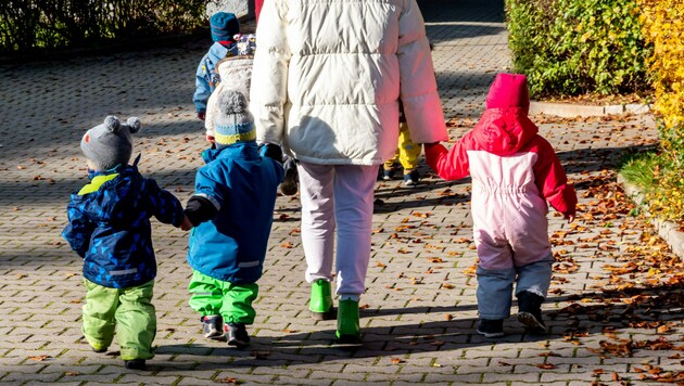 Bei den aktuell frostigen Temperaturen im Land ist die Sorge der Eltern jetzt noch größer, dass ihre Kleinen im Kindergarten frieren müssen. (Bild: Animaflora PicsStock - stock.adobe.com)