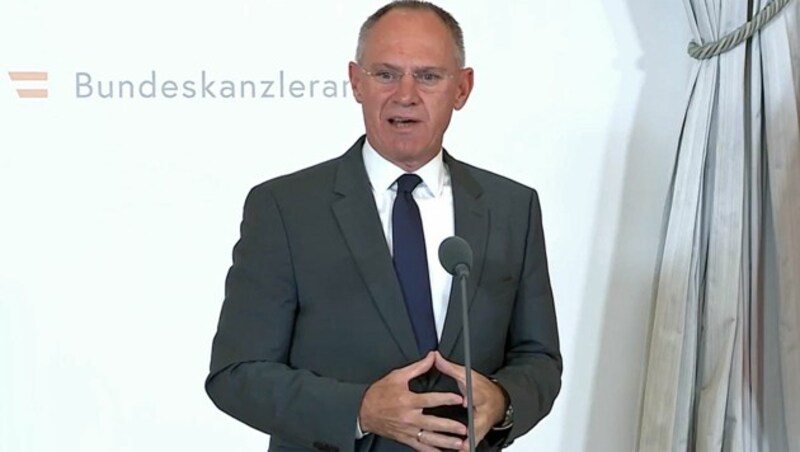 Innenminister Karner: „Ziel ist ein konsequenter Kampf gegen die Schleppermafia und illegale Migration.“ (Bild: APA)