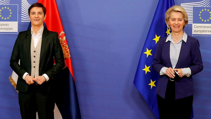Schiefer Haussegen mit Brüssel: Serbiens Präsidentin Ana Brnabic (links), hier mit ...