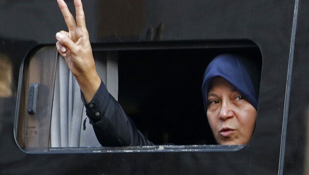 Iranische Sicherheitskräfte haben im Zusammenhang mit den jüngsten Protesten Faezeh Hashemi, die Tochter des einflussreichen iranischen Ex-Präsidenten Ali Akbar Hashemi-Rafsanjani, in Gewahrsam genommen. (Archivbild) (Bild: AFP)