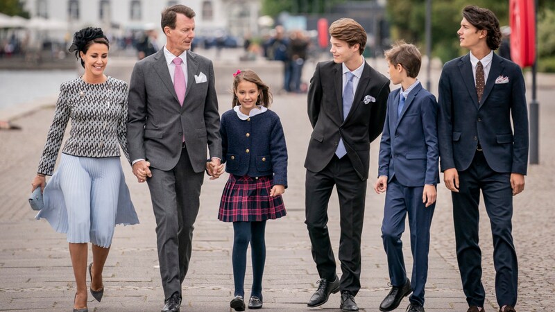 Prinzessin Marie, Prinz Joachim, Prinzessin Athena, Graf Felix, Prinz Henrik und Graf Nikolai im September 2022. (Bild: APA/Photo by Mads Claus Rasmussen/Ritzau Scanpix/AFP)