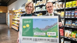 Klimaministerin Leonore Gewessler (Grüne) und Sodexo-Boss Andreas Sticha (Bild: zVg)