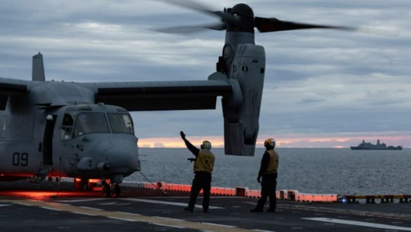 Aufnahme vom 4. September 2022: Ein Kipprotor-Wandelflugzeug des Typs MV-22 Osprey an Bord der USS Kearsage, die sich damals in der Ostsee aufhielt (Bild: AP)