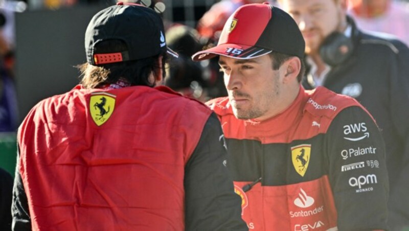 Carlos Sainz (l.) und Charles Leclerc (r.) (Bild: AFP)