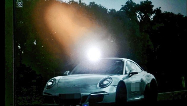 Ein weiterer Porsche raste eine Sekunde nach dem Audi mit 234 km/h ins Radargerät. (Bild: Christian schulter, Krone KREATIV)