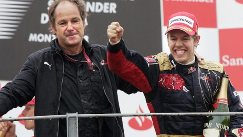 Sebastian Vettel (re.) vom Team Toro Rosso und Gerhard Berger 2008 bei der Siegerehrung zum Großen Preis von Italien. Alleiniger Besitzer des Rennstalls war Dietrich Mateschitz. (Bild: dpa/EPA/Felix Heyder)