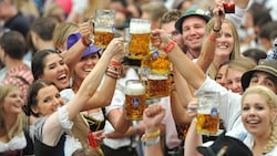 Bier statt Joints: Partystimmung am Oktoberfest (Bild: ANDREAS GEBERT / EPA / picturedesk.com)