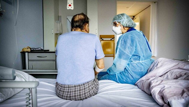 Die Patienten, die wegen einer schweren Covid-Infektion akut medizinische Hilfe brauchen, sind im Uniklinikum oder im Krankenhaus Schwarzach gut aufgehoben. (Bild: (c) www.VIENNAREPORT.at)