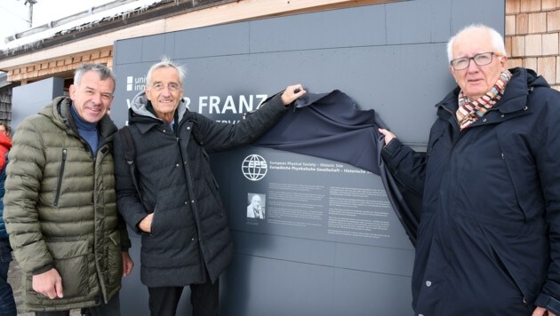 En la inauguración: el alcalde de Innsbruck, Georg Willi, con el rector Tilmann Märk y Rüdiger Voss (desde la izquierda) de la Sociedad Europea de Física.  (Imagen: Andreas Fischer)