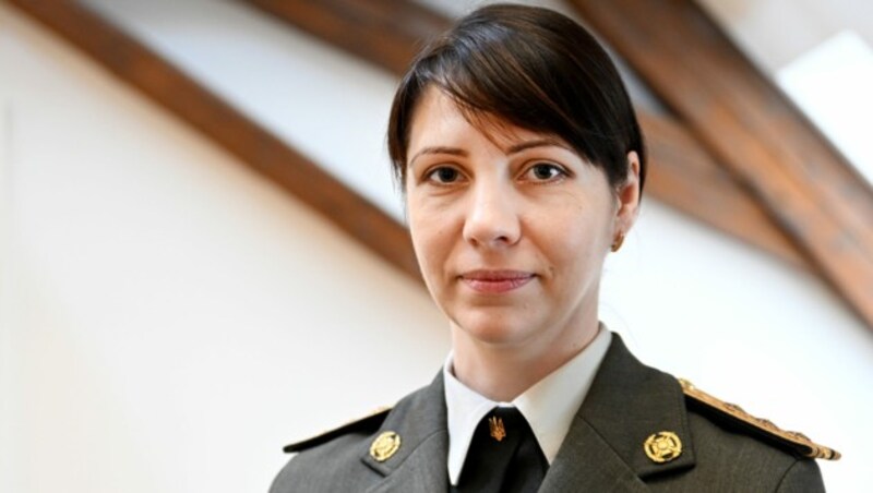 Die Offizierin in der ukrainischen Armee, Valerija Romanowa (Bild: APA/ROLAND SCHLAGER)