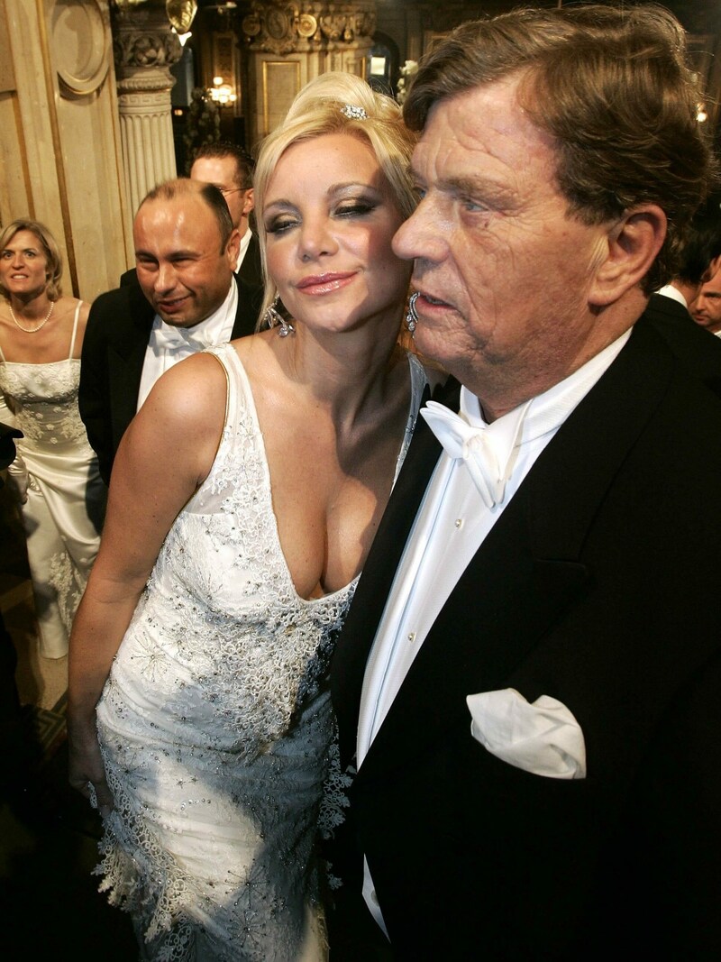 Tatjana Gsell und Ferfried von Hohenzollern beim 50. Wiener Opernball im Jahr 2006 (Bild: APA)