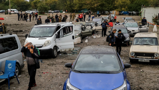 Bei dem Raketenangriff sind 25 Menschen getötet und rund 50 verletzt worden. (Bild: APA/AFP/Kateryna Klochko)